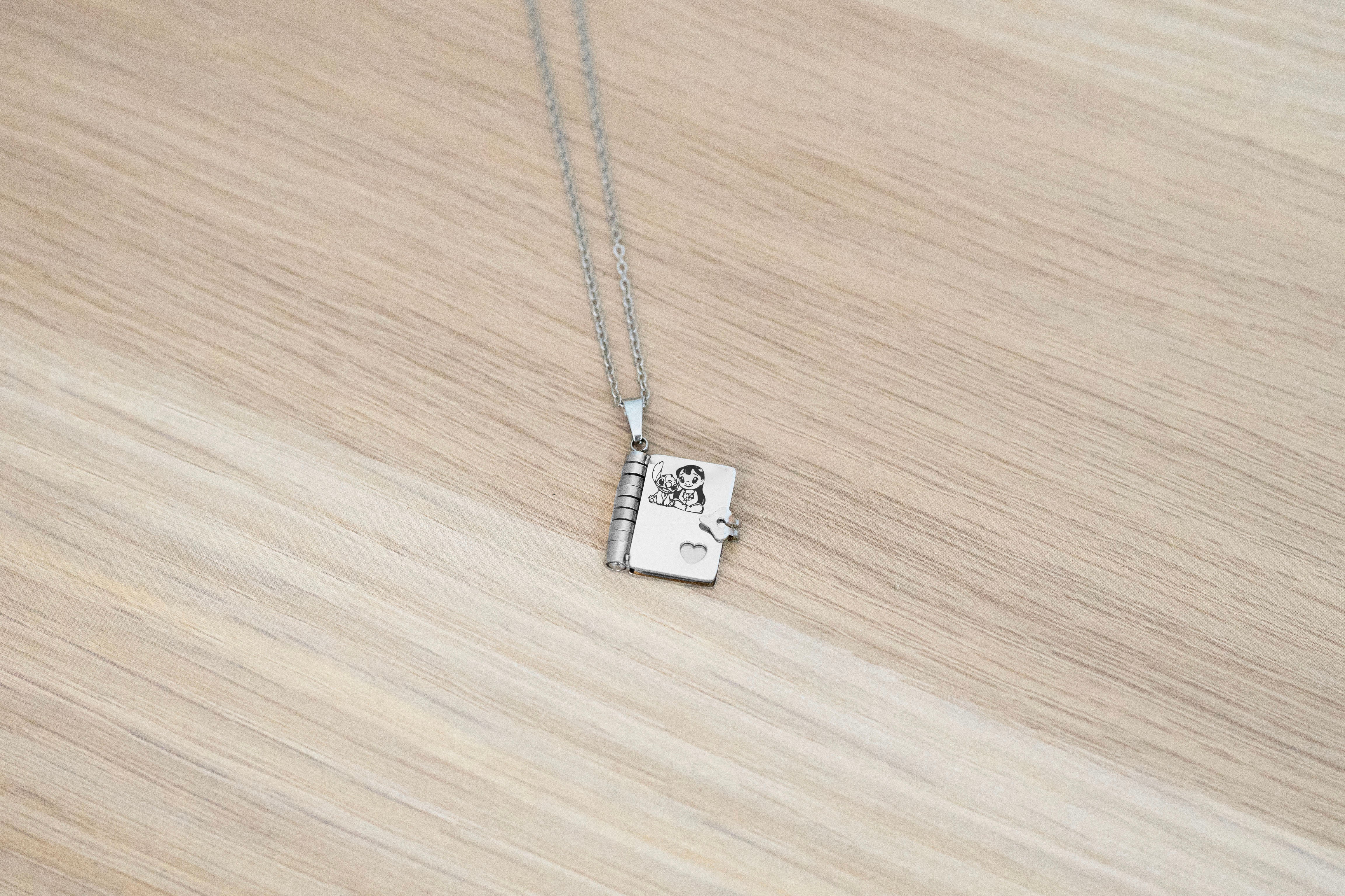 Collana o portachiavi Book Ohana