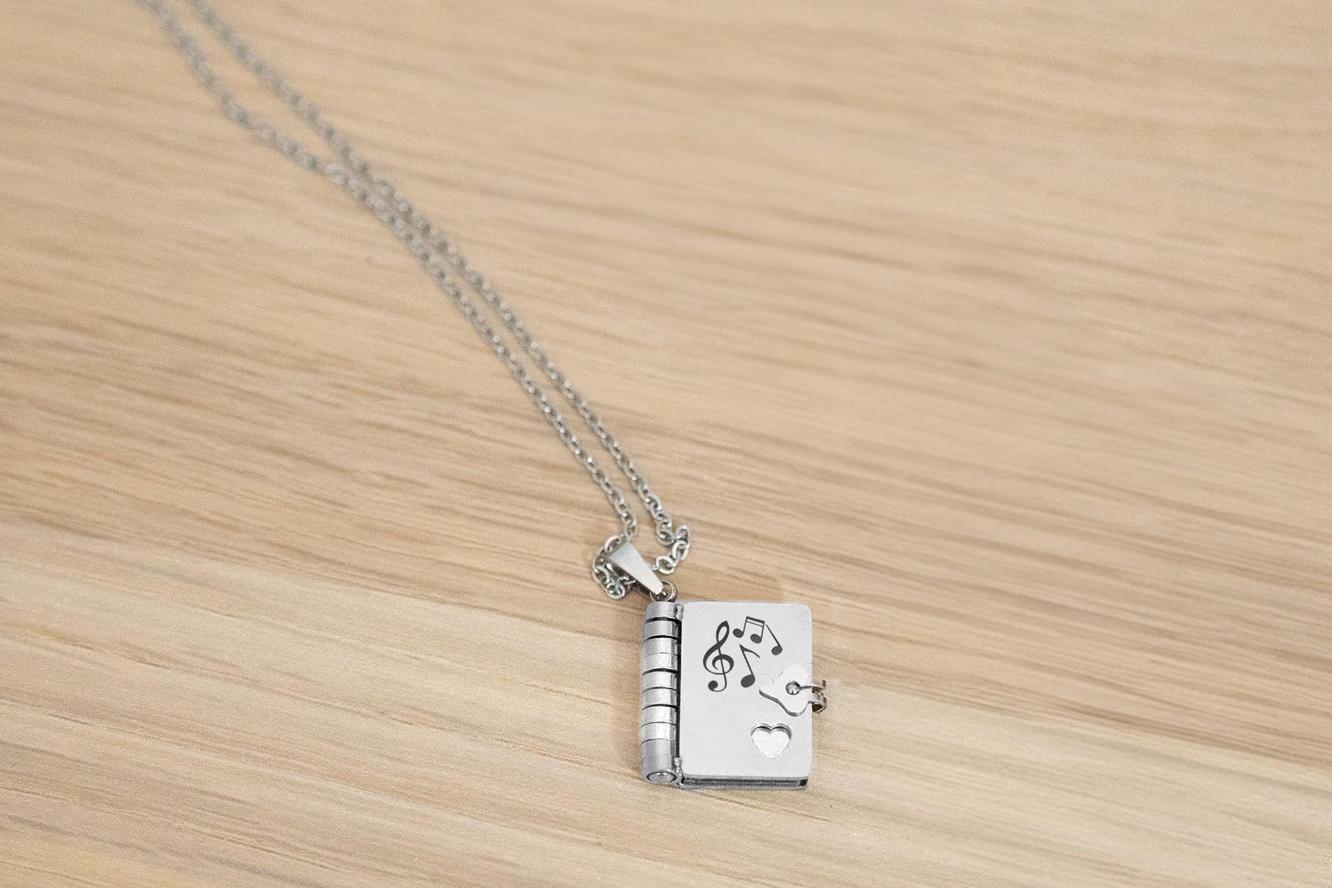 Collana o portachiavi Book E... Vasco Rossi