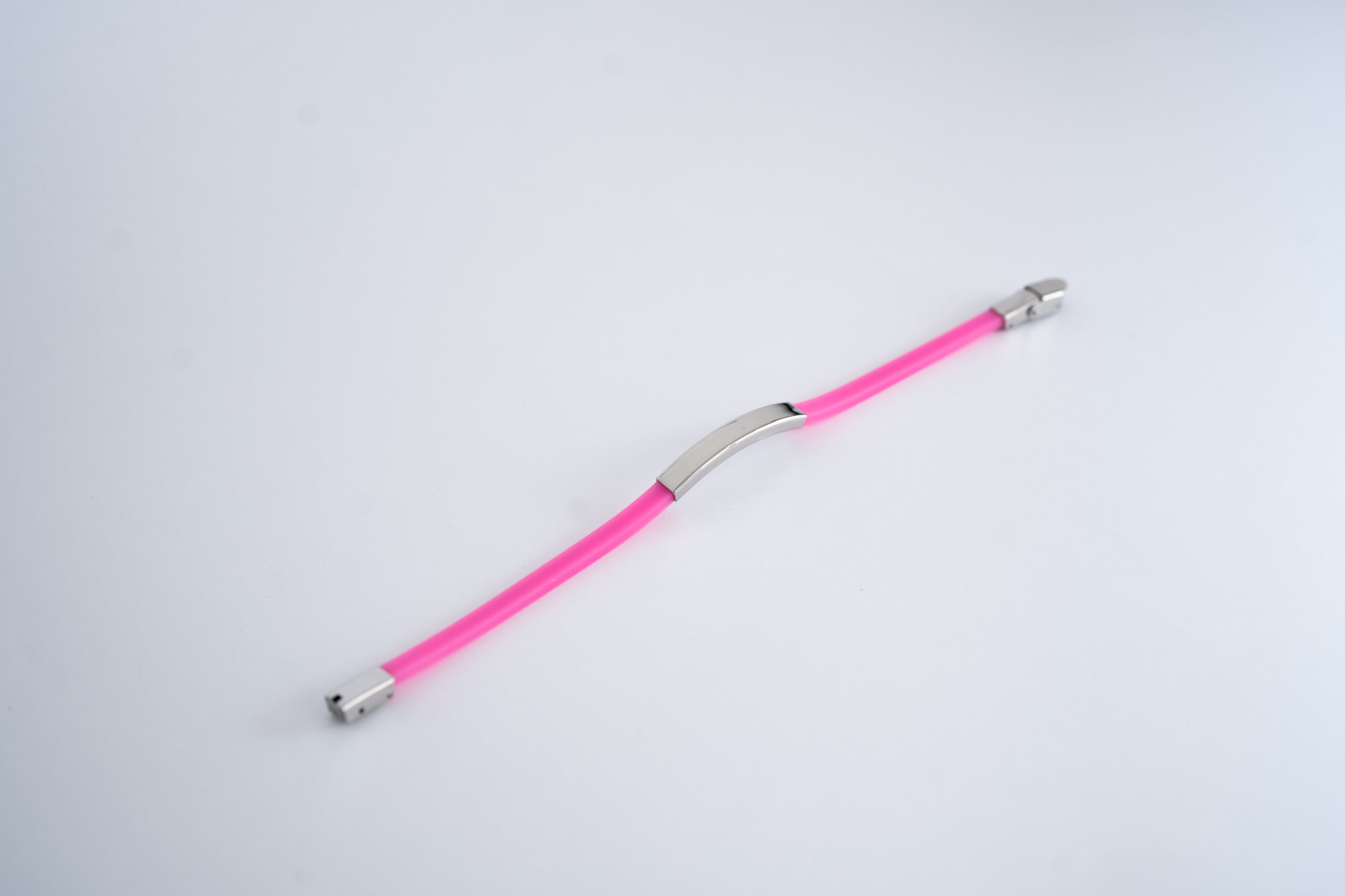 Bracciale in gomma con placchetta in acciaio Multicolor