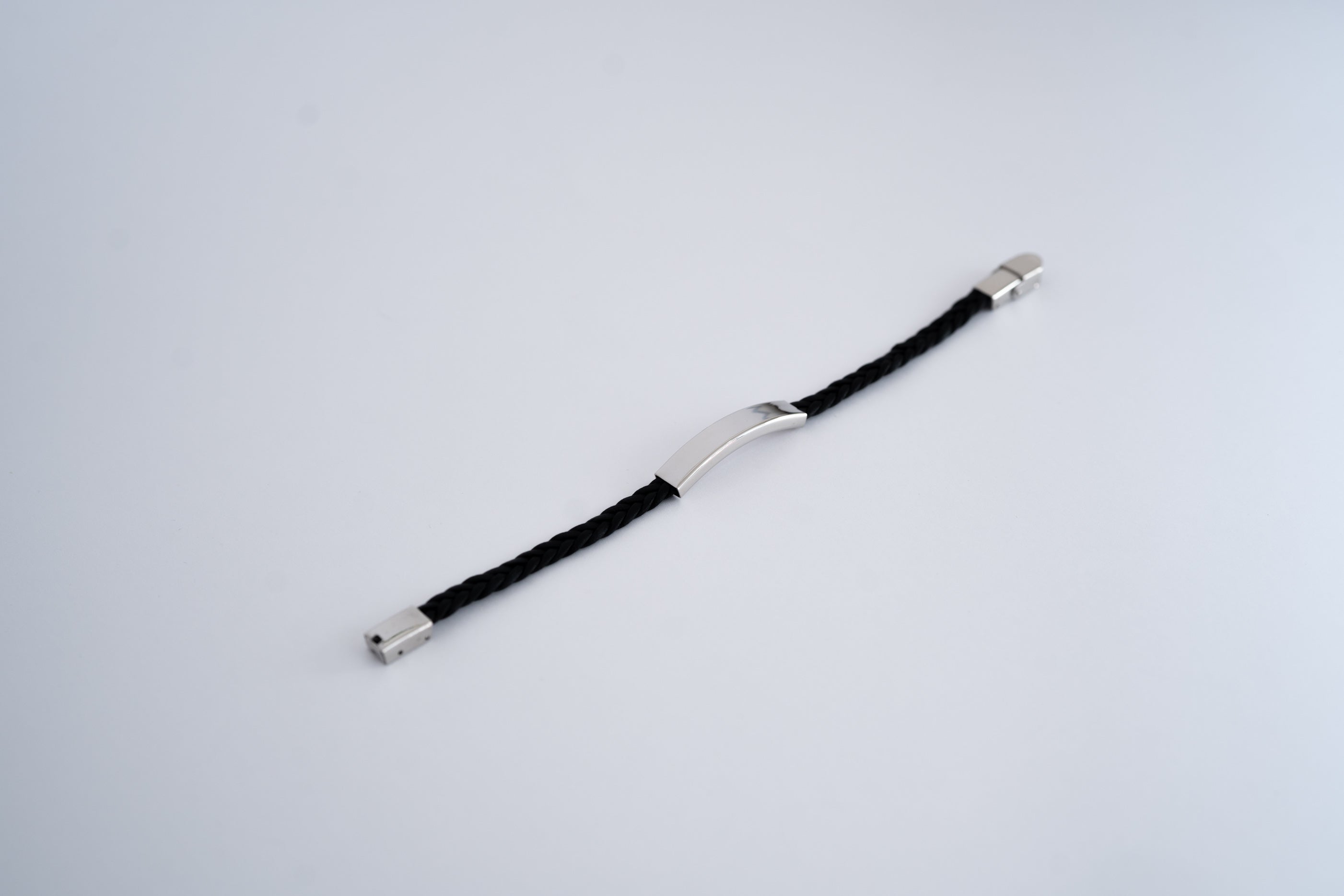 Braided bracelet with multicolor steel plate