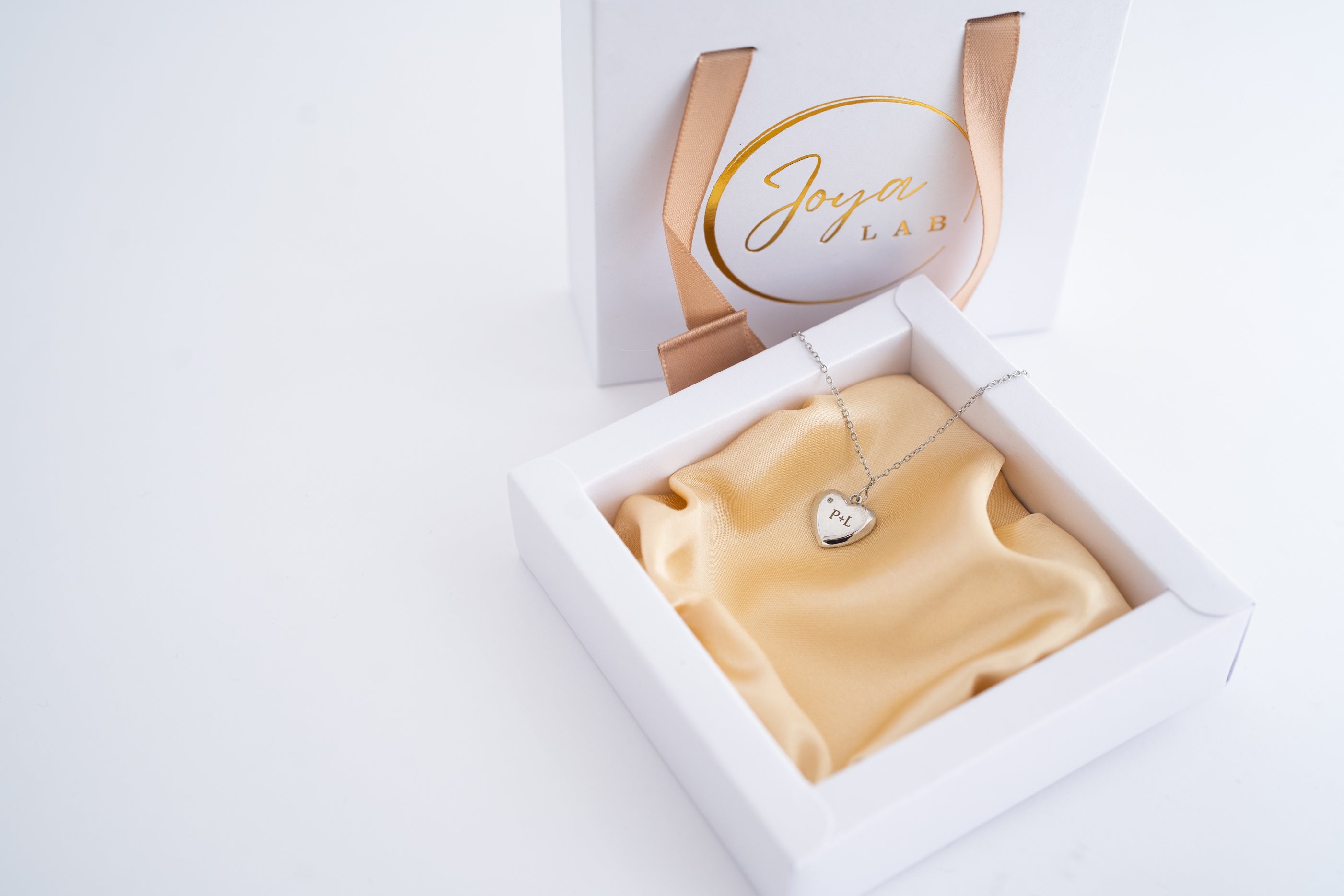 Collana con ciondolo a cuore in oro per la mamma / Regalo premuroso per la festa della