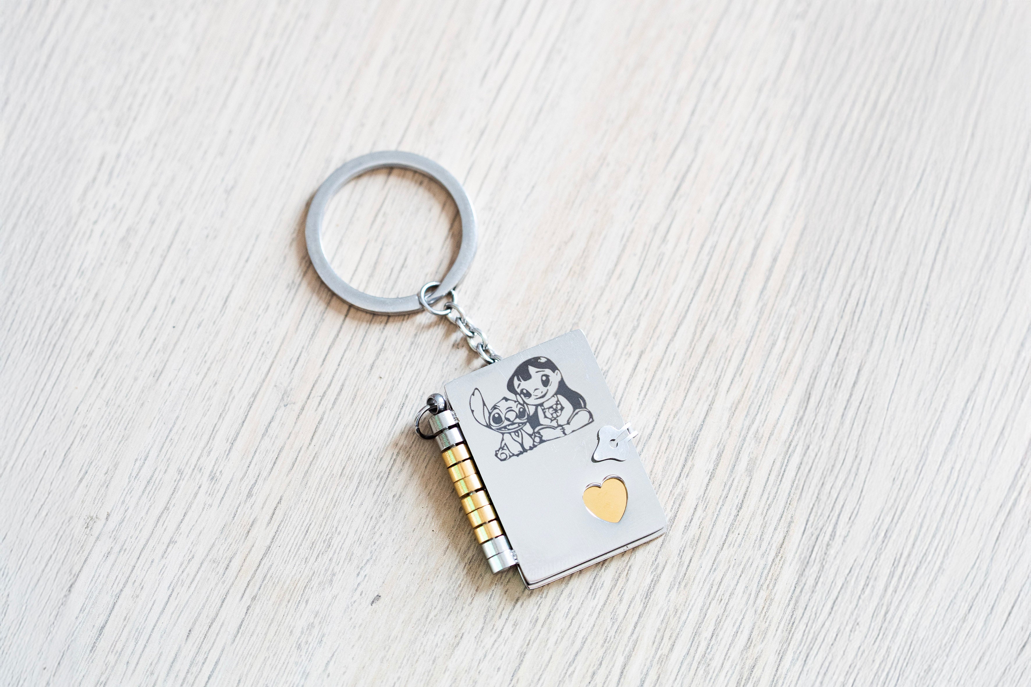 Collana o portachiavi Book Ohana