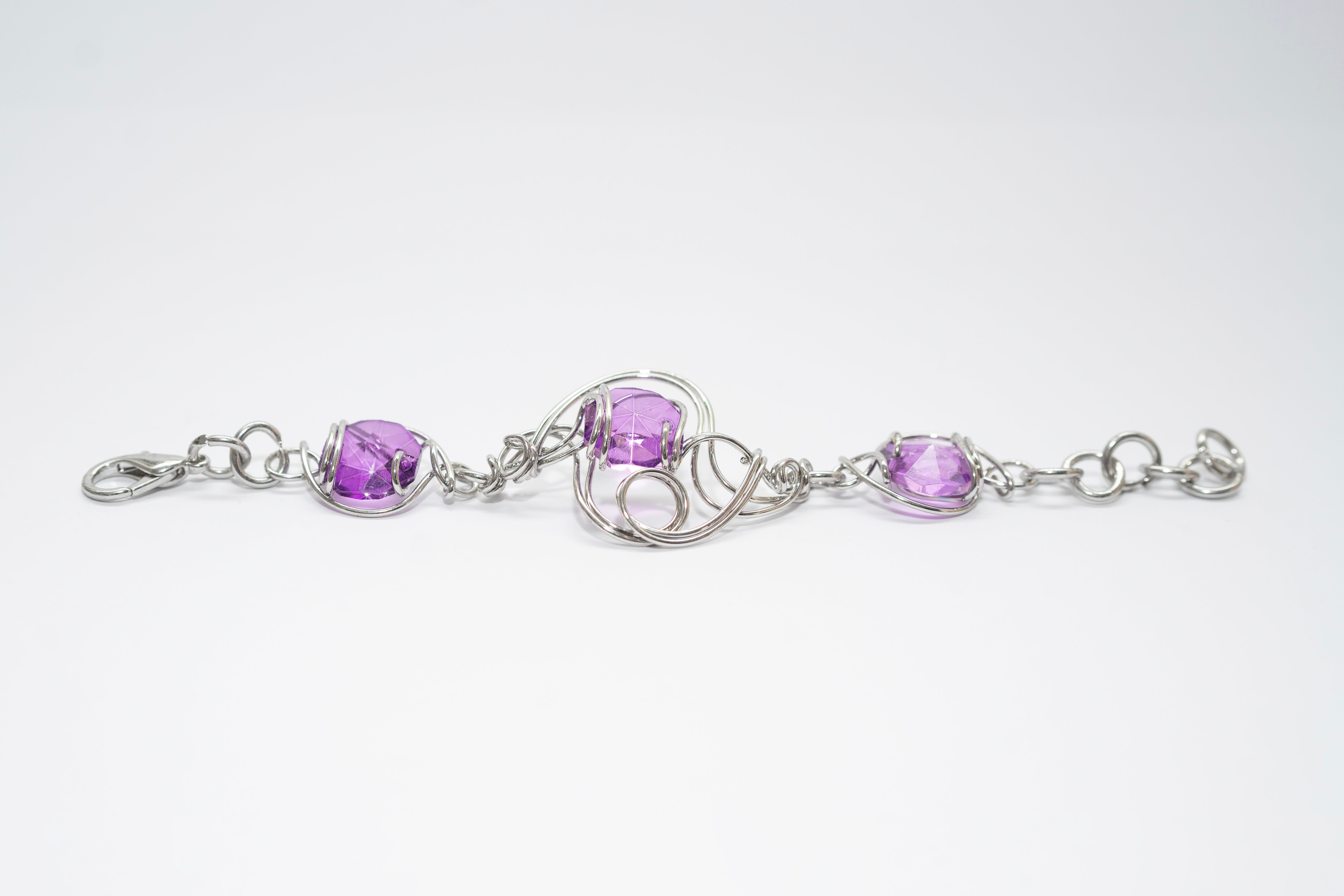 Rhodium-plated Tris bracelet with purple crystals