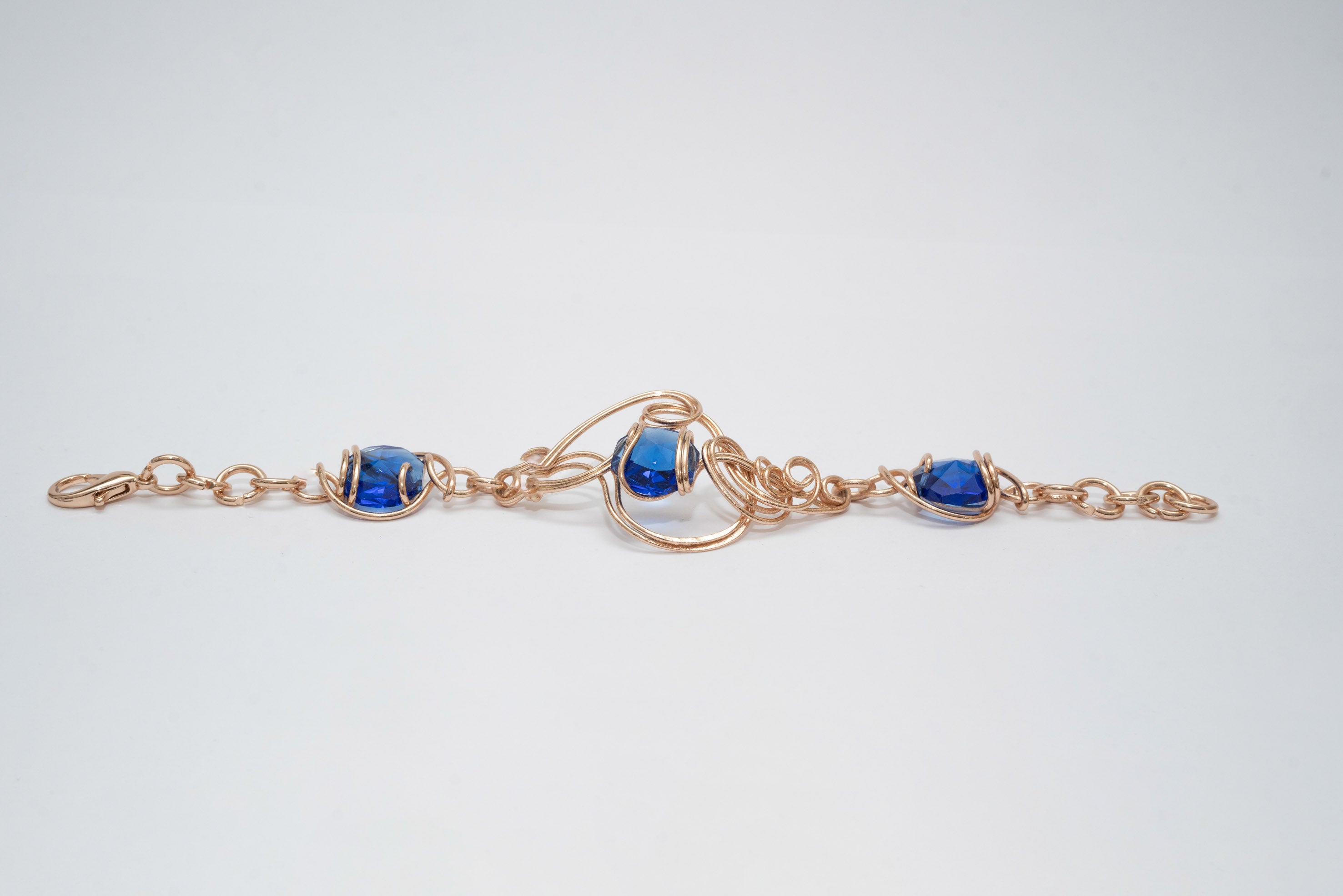 Tris rose gold bracelet with blue crystals