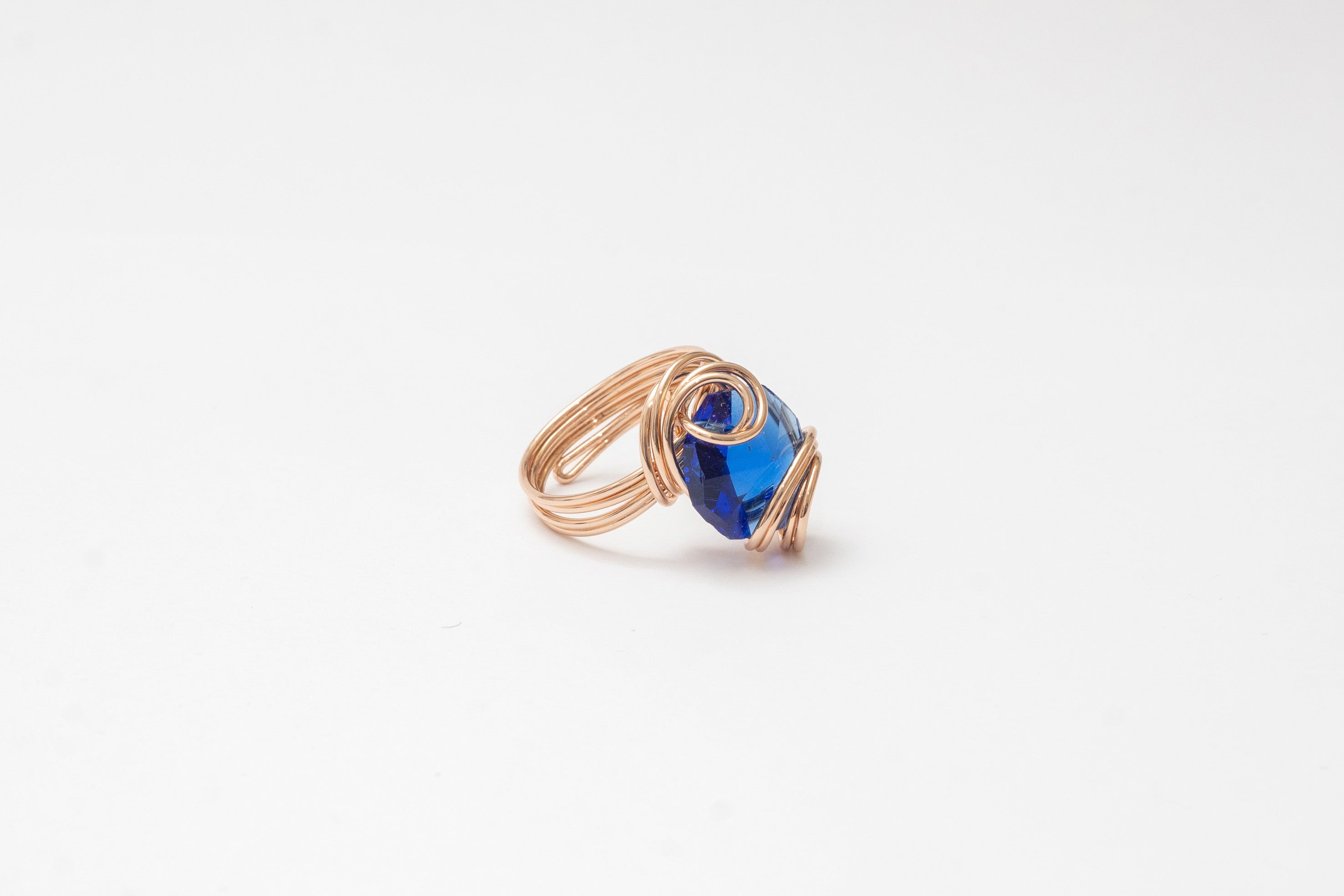 Anello in Oro rosa e cristallo Blu