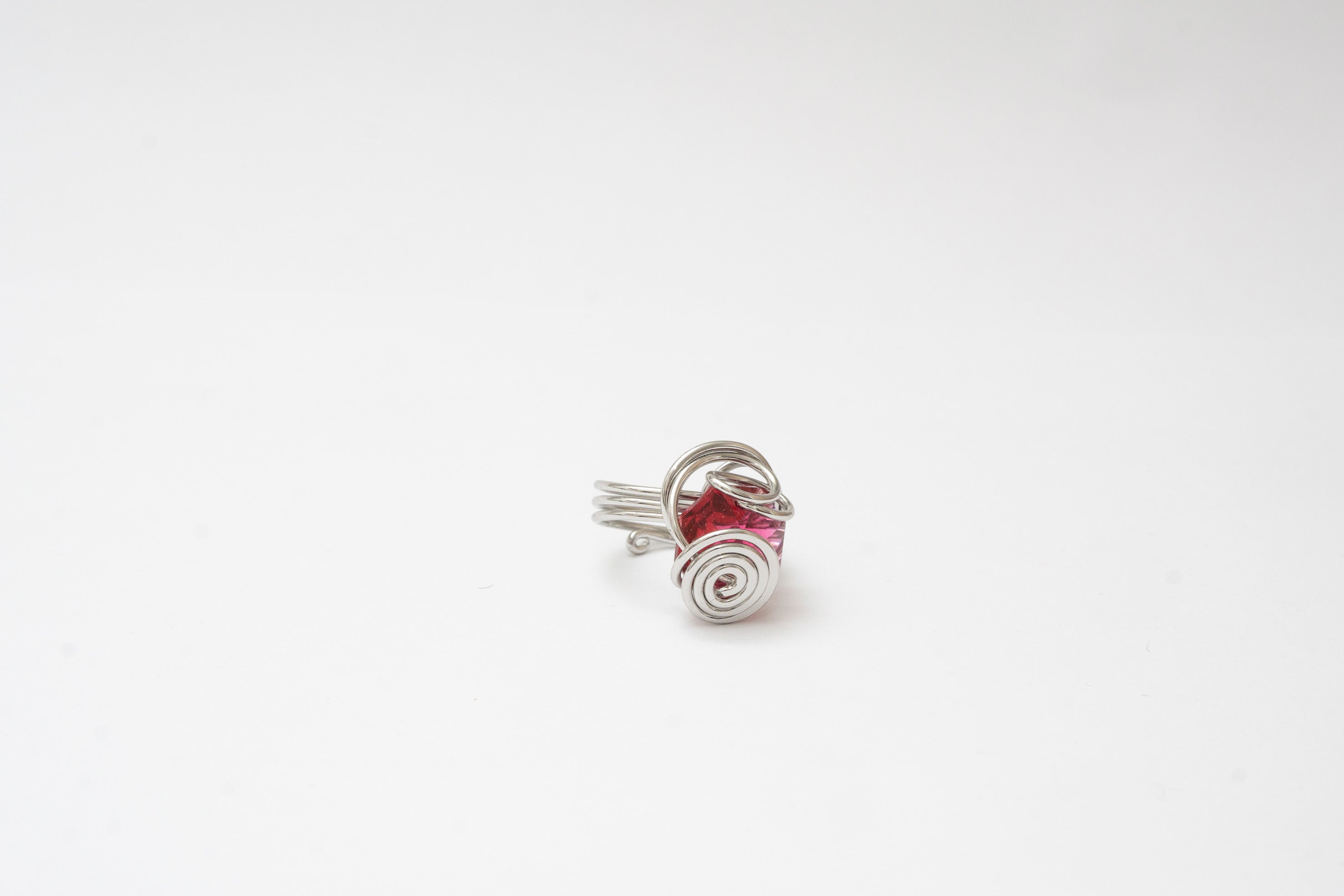 Anello in Rodio e cristallo red mod2